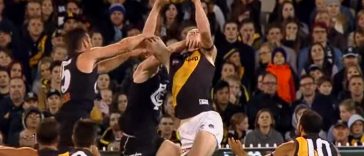 English video lesson: Australian Rules Football. Listening comprehension, vocabulary, grammar: basic verbs, third person s (is/are/have/has))