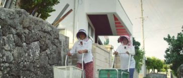 English video lesson: Old woman sea snake hunter. Listening comprehension, vocabulary, grammar: present participle (ing)