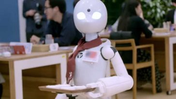 English video lesson: Avatar Robot Cafe. Listening comprehension, vocabulary, grammar: this / it