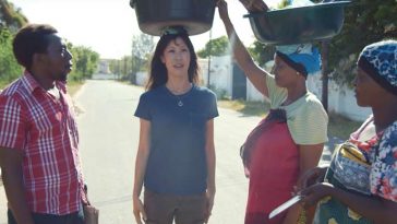 English video lesson: carrying things on heads. Listening comprehension, vocabulary, grammar: questions with can and do